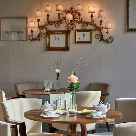 Table Hotel