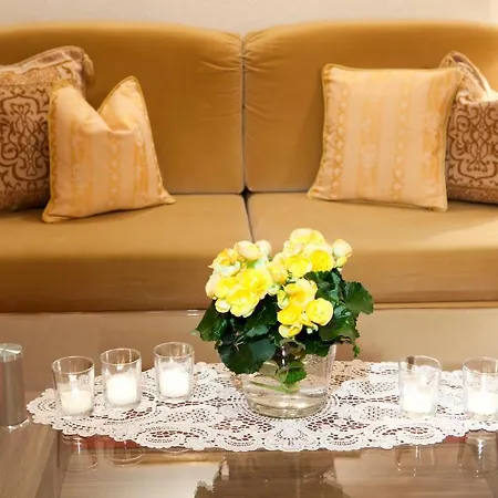 Hotel Table 3*